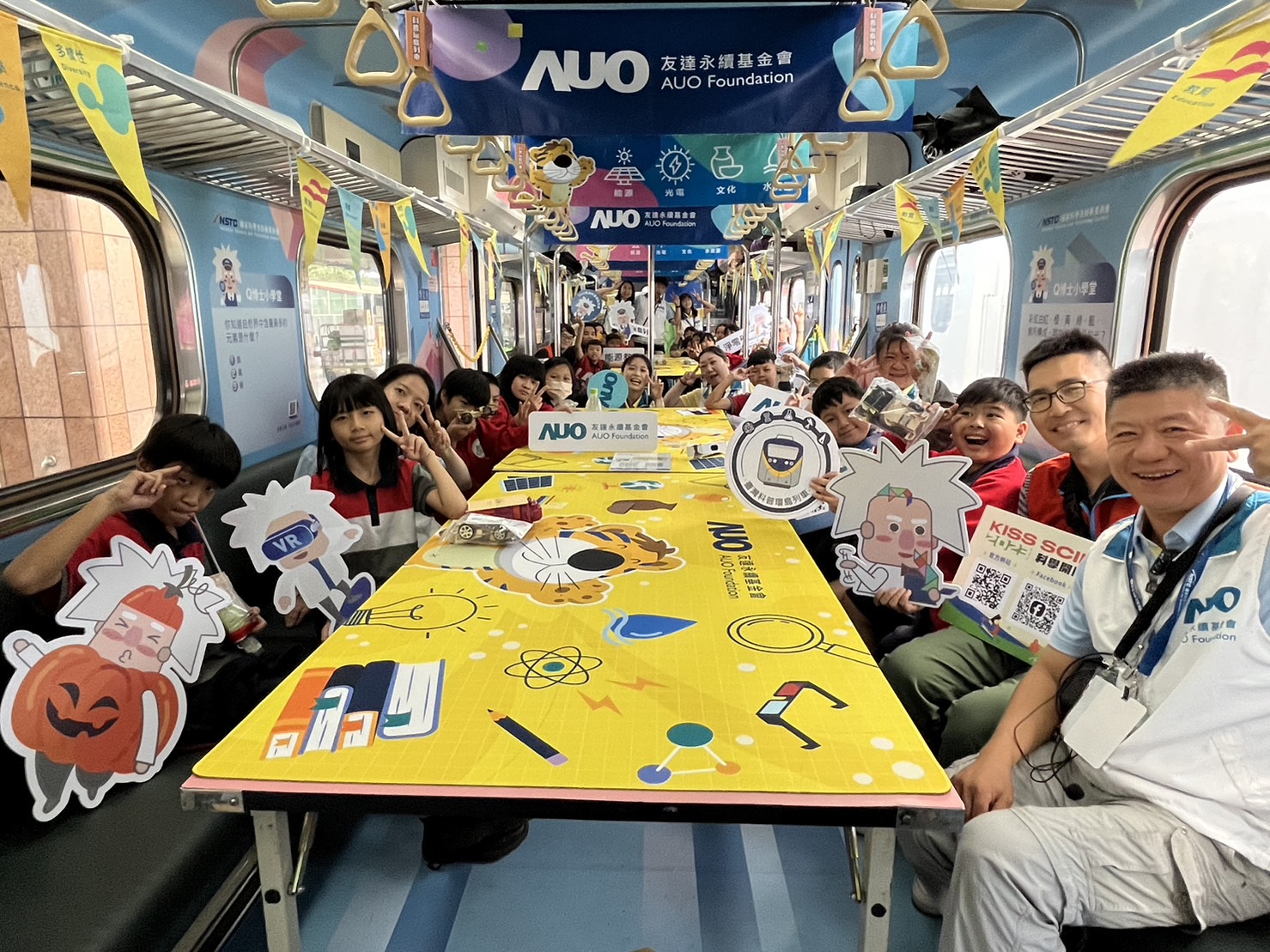88BIFA永續基金會參與「臺灣科普環島列車」，設計基礎科學車廂課程，以「淨零碳排和永續能源」為主題，讓學生透過創意實驗認識淨零知識，以及思考生活中的減碳行為